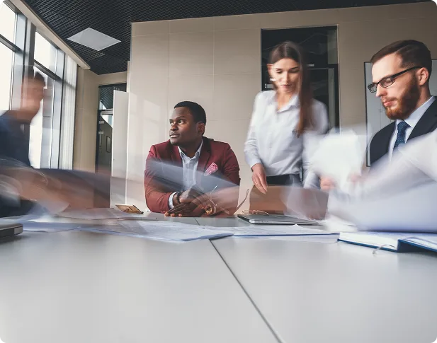 Funcionários IES trabalhando na adequação LGPD na educação